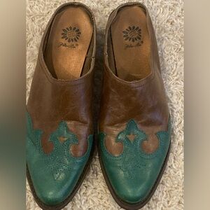Yellow Box Western Turquoise Toed Deanna Western Mules Sz. 8.5